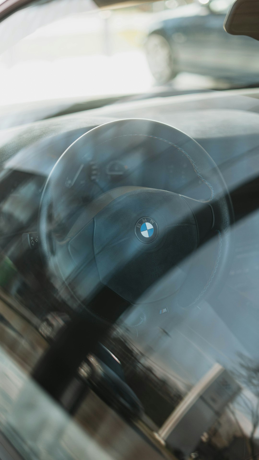 services-03 a-bmw-steering-wheel-is-seen-through-glass-typ-ua5dzk